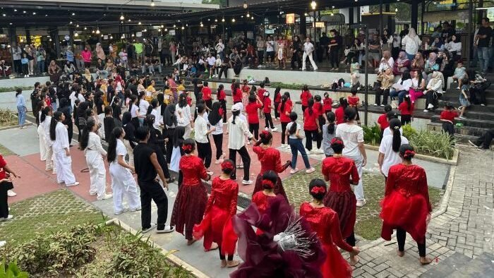 Penampilan Indonesia Menari di Depan CAN Coffee Food Court Grand City, pada Sabtu (27/9/2025). Foto: BorneoFlash/Niken Sulastri