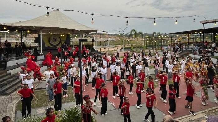 Penampilan Indonesia Menari di Depan CAN Coffee Food Court Grand City, pada Sabtu (27/9/2025). Foto: BorneoFlash/Niken Sulastri