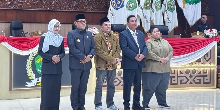 Penandatanganan dokumen perubahan Kebijakan Umum Anggaran (KUA) dan Prioritas Plafon Anggaran Sementara (PPAS) Tahun Anggaran 2025. Foto: BorneoFlash/Nur Ainunnisa
