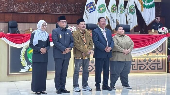 Penandatanganan dokumen perubahan Kebijakan Umum Anggaran (KUA) dan Prioritas Plafon Anggaran Sementara (PPAS) Tahun Anggaran 2025. Penandatanganan dokumen perubahan Kebijakan Umum Anggaran (KUA) dan Prioritas Plafon Anggaran Sementara (PPAS) Tahun Anggaran 2025. Foto: BorneoFlash/Nur Ainunnisa
