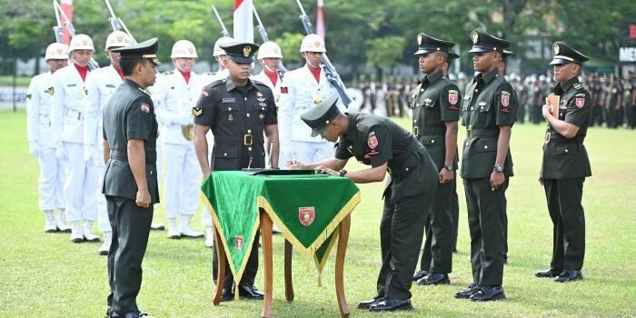 Kasdam VI/Mulawarman, Brigjen TNI Ari Aryanto Tutup Pendidikan Pertama Tamtama Infanteri Gelombang II TA 2025 di Rindam VI/Mulawarman, Banjarbaru, Kalimantan Selatan (Kalsel) pada Sabtu (13/09/2025). Foto: HO/Pendam VI/Mlw