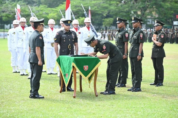 Kasdam VI/Mulawarman Tutup Pendidikan Pertama Tamtama Infanteri Gelombang II TA 2025 