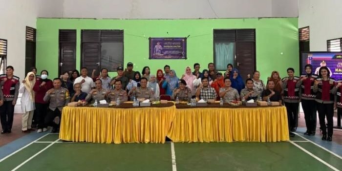 Polda Kaltim kembali menggelar program “Jumat Curhat” yang kali ini dilaksanakan di Balai Kelurahan Prapatan, Kecamatan Balikpapan Kota, Pada Jumat (26/09/2025). Foto: HO/Humas Polda Kaltim 