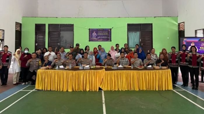 Polda Kaltim kembali menggelar program “Jumat Curhat” yang kali ini dilaksanakan di Balai Kelurahan Prapatan, Kecamatan Balikpapan Kota, Pada Jumat (26/09/2025). Foto: HO/Humas Polda Kaltim 