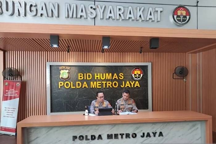 Kabid Humas Polda Metro Jaya Kombes Pol Ade Ary didampingi Kasubbid Penmas AKBP Reonald Simanjuntak di Jakarta, Selasa (2/9/2025).FOTO: ANTARA/Mario Sofia Nasution