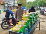 Polresta Balikpapan Bekerja sama dengan Bulog Balikpapan secara serentak menggelar GPM yang menyediakan beras SPHP seharga Rp 60.000 per sak 5 kg, kegiatan berlangsung di seluruh polsek jajaran, pada Selasa (16/9/2025). Foto: HO/Humas Polresta Balikpapan