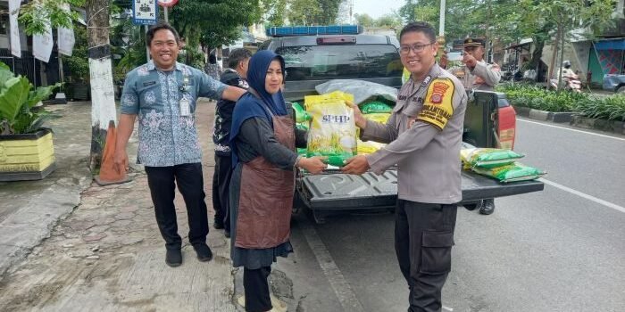 Polresta Balikpapan Gelar Gerakan Pangan Murah salah satu lokasinya berada di halaman Mapolsek Balikpapan Selatan, pada Kamis (11/9/2025). Foto: HO/Humas Polresta Balikpapan