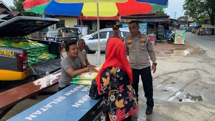 Polresta Balikpapan Gelar Gerakan Pangan Murah. Polresta Balikpapan Gelar Gerakan Pangan Murah salah satu lokasinya berada di halaman Mapolsek Balikpapan Selatan, pada Kamis (11/9/2025). Foto: HO/Humas Polresta Balikpapan