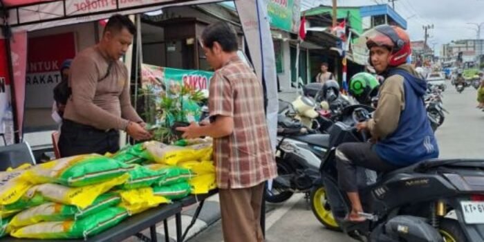 Polresta Balikpapan Gelar Gerakan Pangan Murah yang berlangsung di halaman Mapolsek Balikpapan Utara, pada Jumat (5/9/2025). Foto: HO/Humas Polresta Balikpapan