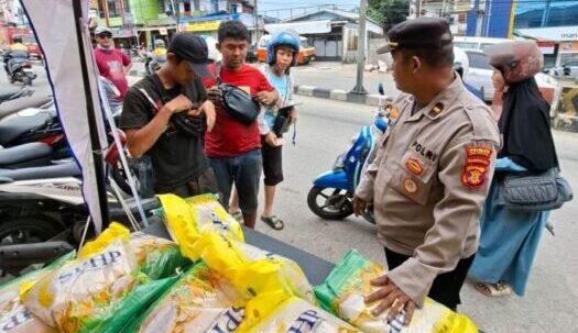 Polresta Balikpapan Gelar Gerakan Pangan Murah yang berlangsung di halaman Mapolsek Balikpapan Utara Polresta Balikpapan Gelar Gerakan Pangan Murah yang berlangsung di halaman Mapolsek Balikpapan Utara, pada Jumat (5/9/2025). Foto: HO/Humas Polresta Balikpapan