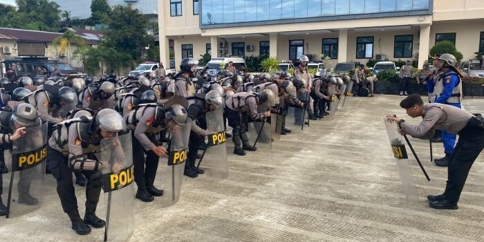 Polresta Balikpapan secara rutin mengasah kemampuan personelnya melalui pelatihan pengendalian massa (Dalmas). Foto: HO/Humas Polresta Balikpapan