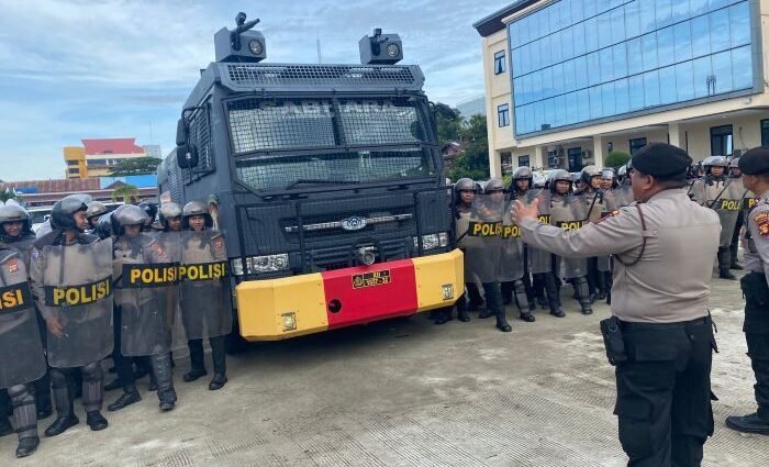 Polresta Balikpapan secara rutin mengasah kemampuan personelnya melalui pelatihan pengendalian massa Polresta Balikpapan secara rutin mengasah kemampuan personelnya melalui pelatihan pengendalian massa (Dalmas). Foto: HO/Humas Polresta Balikpapan