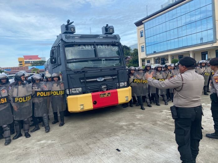 Polresta Balikpapan Asah Keterampilan Pengendalian Massa dalam Latihan Rutin