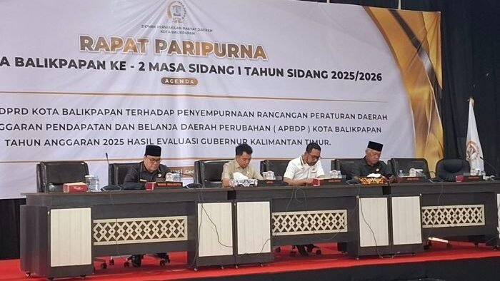Rapat Paripurna DPRD Balikpapan yang berlangsung di Gedung Parkir Klandasan Balikpapan, pada Selasa (23/9/2025). Foto:BorneoFlash/Niken Sulastri