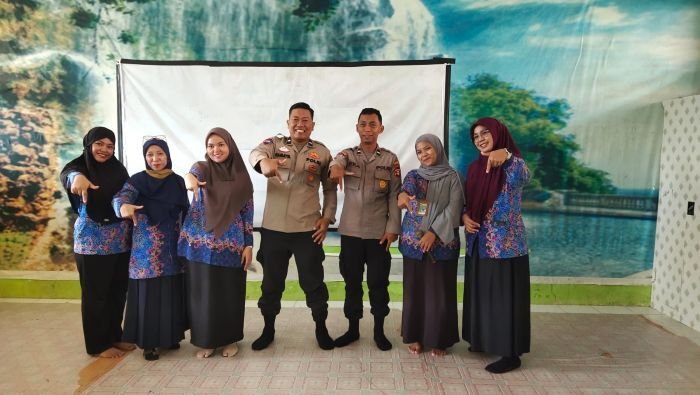 Satbinmas Polresta Balikpapan gencar melakukan kegiatan "Cooling System" dengan menyambangi sekolah SMP PGRI Balikpapan, pada Selasa (23/9/2025). Foto: HO/Humas Polresta Balikpapan