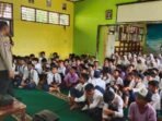 Satbinmas Polresta Balikpapan gencar melakukan kegiatan "Cooling System" dengan menyambangi sekolah SMP PGRI Balikpapan, pada Selasa (23/9/2025). Foto: HO/Humas Polresta Balikpapan
