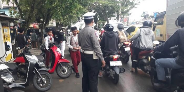Satlantas Polresta Balikpapan memberikan pelayanan terbaik kepada masyarakat dengan menggelar patroli dan pengaturan lalu lintas (Gatur) secara rutin. Foto: HO/Humas Polresta Balikpapan