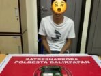 Satresnarkoba Polresta Balikpapan Amankan Pelaku dan Barang Bukti kasus pengedaran narkoba jenis sabu. Foto: HO/Humas Polresta Balikpapan