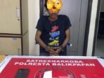 Seorang pria muda berinisial U.R.T (23) berhasil diamankan tim opsnal setelah tertangkap tangan membawa dua paket sabu siap edar di kawasan Jl. Letjen Suprapto, Kelurahan Baru Tengah, Balikpapan Barat, pada Jumat (5/9/2025). Foto: HO/Humas Polresta Balikpapan