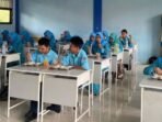 Siswa SMK di Samarinda menikmati hidangan dari program Makan Bergizi Gratis (MBG). Foto: BorneoFlash/Nur Ainunnisa