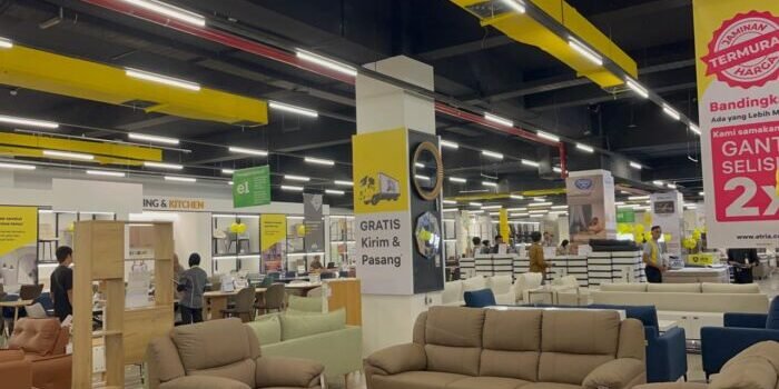 Suasana showroom ATRIA di Gedung Mitra 10 Balikpapan usai diresmikan, pada Rabu (3/9/2025). Foto: BorneoFlash/Niken Sulastri