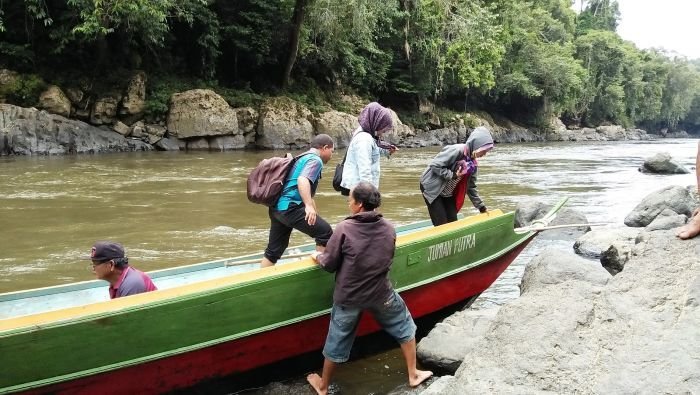 Sungai Mahakam di Kabupaten Mahakam Ulu, Dishub akan memperkuat langkah mitigasi risiko transportasi di jalur sungai menuju Long Pahangai. Foto: BorneoFlash/IST
