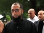 Pemilik agensi perjalanan haji PT Zahra Oto Mandiri atau Uhud Tour Khalid Basalamah berjalan untuk menjalani pemeriksaan di gedung Merah Putih KPK, Jakarta, Selasa (9/9/2025). KPK memeriksa Khalid Basalamah sebagai saksi kasus dugaan korupsi penentuan kuota dan penyelenggaraan ibadah haji pada Kementerian Agama tahun 2023-2024. FOTO: ANTARA/Reno Esnir/foc
