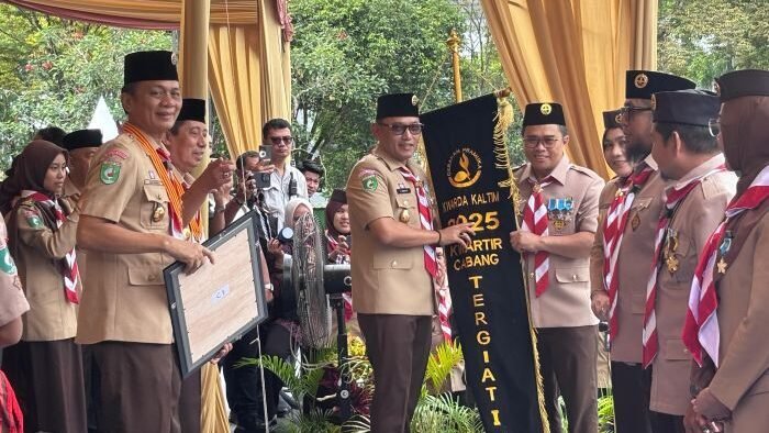 Wakil Gubernur Kaltim, Seno Aji, saat menghadiri peringatan Hari Pramuka ke-64 Tahun 2025, di Lapangan Utama Gor Kadrie Oening Samarinda, pada Rabu (17/9/2025). Foto: BorneoFlash/Nur Ainunnisa