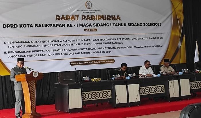Wakil Wali Kota Balikpapan, Bagus Susetyo, dalam rapat paripurna DPRD Kota Balikpapan di Gedung Parkir Klandasan Wakil Wali Kota Balikpapan, Bagus Susetyo, dalam rapat paripurna DPRD Kota Balikpapan di Gedung Parkir Klandasan, pada Jumat  (12/9/2025). Foto: BorneoFlash/Niken Sulastri