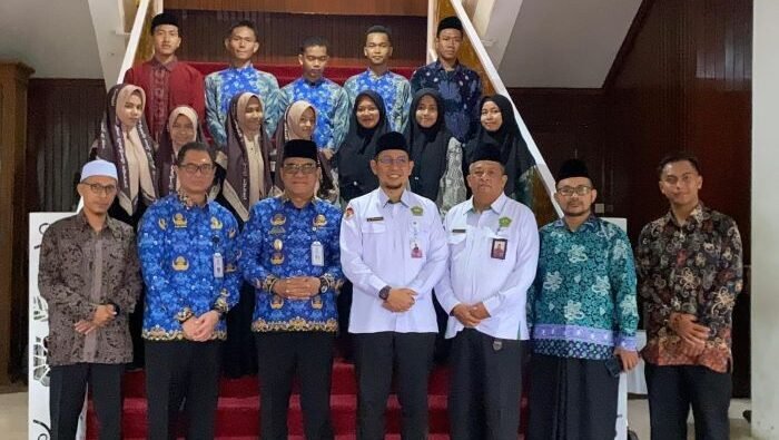 Wakil Wali Kota Balikpapan, H. Bagus Susetyo saat menerima kunjungan Kepala Kementerian Agama Balikpapan, Masrivani, di Balai Kota Balikpapan, pada hari Senin (29/9/2025). Foto: BorneoFlash/Niken Sulastri