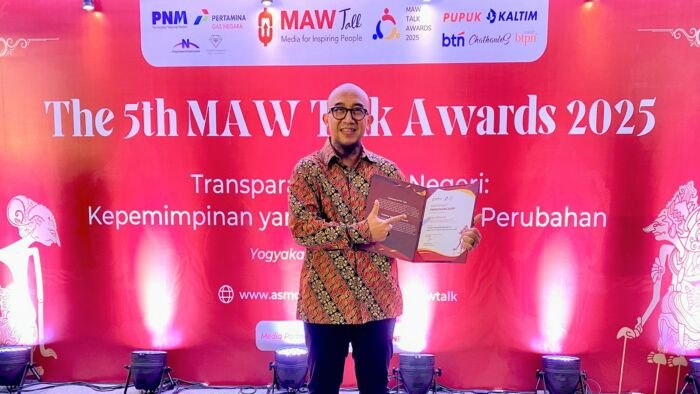 Manager Communication Relations & CID PHI, Dony Indrawan meraih penghargaan sebagai Tokoh PR Berpengaruh dalam Ajang MAW Talk Awards (MTA) 2025 yang digelar di Yogyakarta pada Kamis, 28 Agustus 2025. Foto: HO/PHI