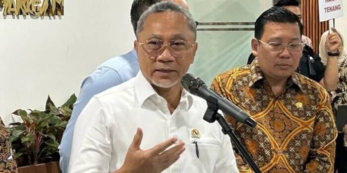 Arsip foto - Menteri Koordinator Bidang Pangan (Menko Pangan) Zulkifli Hasan usai Rapat Koordinasi Perubahan Neraca Perdagangan di kantor Kemenko Pangan, Jakarta, Jumat (16/5/2025). FOTO : ANTARA/Maria Cicilia Galuh/aa.