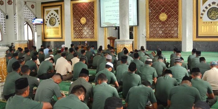 Kodam VI/Mulawarman melaksanakan doa bersama dalam rangka memohon keselamatan bangsa dan keutuhan Negara Kesatuan Republik Indonesia, pada Senin (01/09/2025). Foto: HO/Pendam VI/Mlw