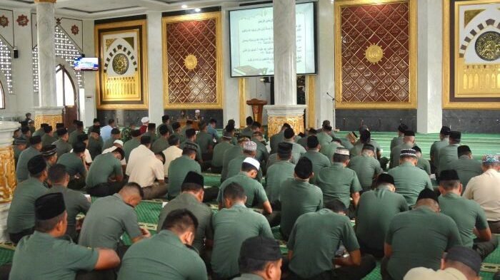Kodam VI/Mulawarman melaksanakan doa bersama dalam rangka memohon keselamatan bangsa dan keutuhan Negara Kesatuan Republik Indonesia, pada Senin (01/09/2025). Foto: HO/Pendam VI/Mlw