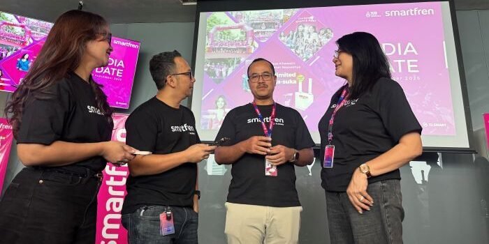 Division Head Brand Communication SMARTFREN, Edtine Pamilien Gensana, Head of SMARTFREN Product, Astiyanto Tri Muktiwibowo, Chief Marketing Officer SMARTFREN XLSMART, Sukaca Purwokardjono dan  Division Head Customer Success SMARTFREN, Rochelle Camasosa da
