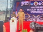 Menteri Pendidikan Dasar dan Menengah (Mendikdasmen) RI, Abdul Mu’ti bersama Wali Kota Samarinda, Andi Harun, meresmikan Sekolah Terpadu, pada Selasa (30/9/2025). Foto: BorneoFlash/Nur Ainunnisa