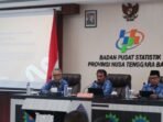 Wahyudin, Kepala BPS NTB saat memberikan keterangan perkembangan daerah di Kantor BPS NTB, Kota Mataram, Nusa Tenggara Barat (1/10/2025). Foto: ANTARA/Sugiharto Purnama