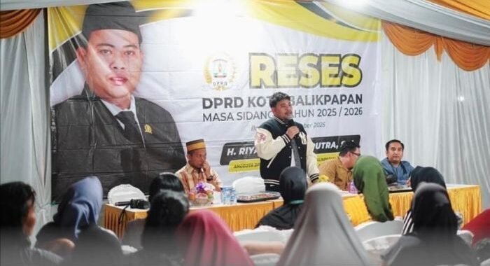 Anggota DPRD Kota Balikpapan, Riyan Indra Saputra Anggota DPRD Kota Balikpapan, Riyan Indra Saputra saat menggelar reses di RT 68 Kelurahan Muara Rapak, Balikpapan Utara, pada Selasa (21/10/2025) malam. Foto: BorneoFlash/IST