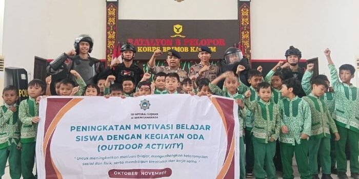 Batalyon B Pelopor Satbrimob Polda Kaltim Menerima Kunjungan siswa SD Integral Luqman Al Hakim Samarinda dalam rangka kegiatan edukasi dan pengenalan profesi kepolisian, pada Rabu (29/10/2025). Foto: HO/Humas Polda Kaltim