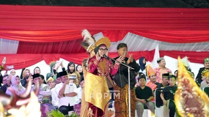Bontang City Carnival (BCC) 2025 di Jalan Ahmad Yani Bontang City Carnival (BCC) 2025 di Jalan Ahmad Yani resmi dibuka Wali Kota Bontang, Neni Moerniaeni, Pada Sabtu (25/10/2025) Malam. Foto: IST/Adpim