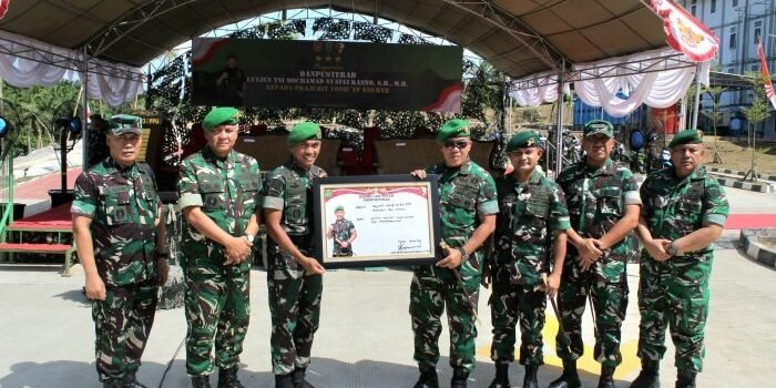 Danpusterad Letjen TNI Mochamad Syafei Kasno, S.H., M.H., melaksanakan kunjungan kerja ke Batalyon Infanteri TP 826/Benuo Taka Bekerai yang berlokasi di Marshalling Area (MA) Yonif TP 826/BTB, Kabupaten Penajam Paser Utara (PPU), pada Rabu (15/10/2025). F