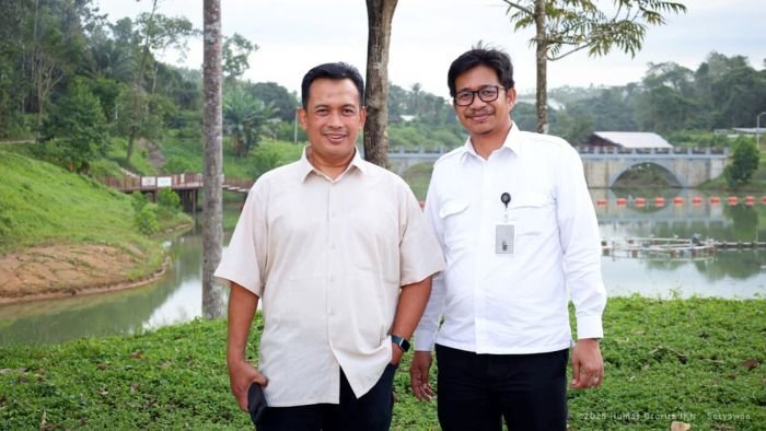 Dimulai dengan peninjauan langsung infrastruktur penting kawasan Nusantara, termasuk DAS Sanggai, Otorita IKN dan BRIN teguhkan kolaborasi kajian penamaan rupa bumi (toponimi) di Kawasan Nusantara, Rabu (15/10/2025). Foto: HO/Humas Otorita IKN