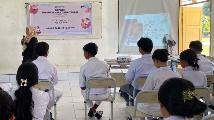 Dinas Arsip dan Perpustakaan Kabupaten Kutai Barat menggelar Safari Perpustakaan dan Literasi di SMAN 4 Barong Tongkok, pada Senin (13/10/2025). Foto: BorneoFlash/Lilis