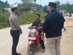 Dinas Perhubungan Kabupaten Mahakam Ulu bersama Satuan Lalu Lintas Polres Mahulu menggelar kegiatan sosialisasi keselamatan berkendara roda dua Dishub bersama Satlantas Polres Mahulu berkolaborasi menggelar edukasi keselamatan berkendara bagi pengendara roda dua di kawasan Ujoh Bilang. Foto: HO/Dishub Mahulu