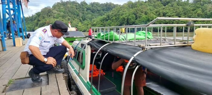 Dishub Mahulu Berkomitmen Dalam menghadirkan layanan transportasi sungai yang aman, tertib, dan berkeadilan bagi seluruh lapisan masyarakat. Dishub Mahulu Berkomitmen Dalam menghadirkan layanan transportasi sungai yang aman, tertib, dan berkeadilan bagi seluruh lapisan masyarakat. Foto: DOK-HO/Dishub Mahulu