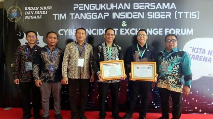 Diskominfo PPU menghadiri kegiatan Pengukuhan Bersama Tim Tanggap Insiden Siber. Diskominfo PPU menghadiri kegiatan Pengukuhan Bersama Tim Tanggap Insiden Siber (TTIS) Sektor Administrasi Pemerintahan dan Pembangunan Manusia Tahap II di Auditorium Mayjen TNI (Purn) dr. Roebiono Kertopati, Kantor Badan Siber dan Sandi Negara (BSSN) RI, Depok, pada Senin (27/10/2025). Foto: HO/Diskominfo PPU