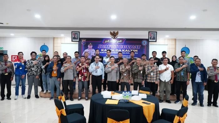 Ditpamobvit Polda menggelar kegiatan Jumat Curhat Ditpamobvit Polda menggelar kegiatan Jumat Curhat bertema “Interaksi Langsung dengan Kapolda Kaltim dalam Rangka Peningkatan Pelayanan Polri kepada Masyarakat”,  di Aula Kantor PLN UP3 Jalan Jenderal Sudirman, Balikpapan, pada Jumat (24/10/2025). Foto: HO/Humas Polda Kaltim