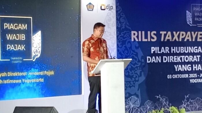 Bimo Wijayanto, Direktur Jenderal (Dirjen) Pajak Kemenkeu saat menghadiri dan memberikan sambutan dalam acara peluncuran Piagam Wajib Pajak di Jogja Expo Center (JEC), Yogyakarta (3/10/2025). Foto: ANTARA/Luqman Hakim