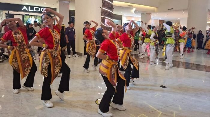 Indonesia Menari 2025 di Kota Balikpapan berlangsung di Atrium Pentacity Mall Balikpapan, pada Minggu (12/10/2025). Foto: BorneoFlash.com/Niken Sulastri