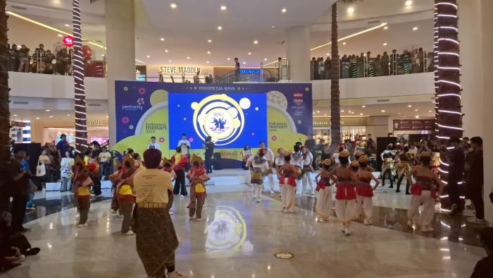 Indonesia Menari 2025 di Kota Balikpapan berlangsung di Atrium Pentacity Mall Balikpapan, pada Minggu (12/10/2025). Foto: BorneoFlash.com/Niken Sulastri